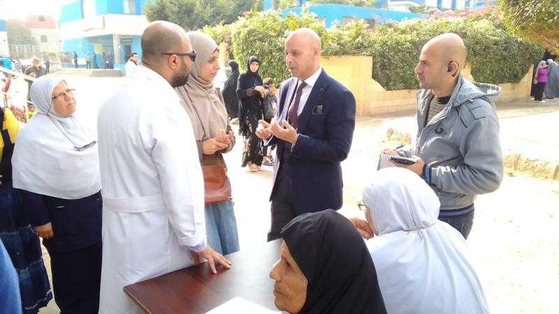 وكيل وزارة الصحة بالشرقية يتابع تقديم الخدمة للسيدات بوحدة الماموجرام المتنقلة بمستشفى السعديين