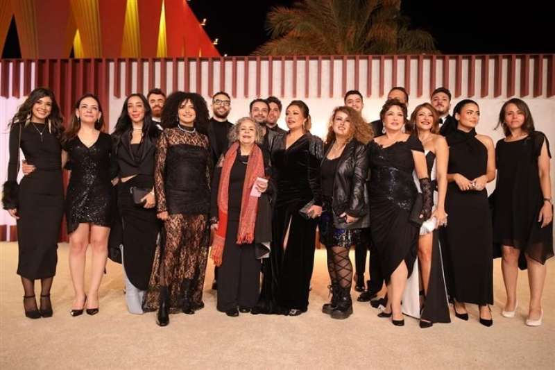 ليلى علوي ولبلبة وهيدي كرم على السجادة الحمراء لفيلم  آل شنب بمهرجان الجونة