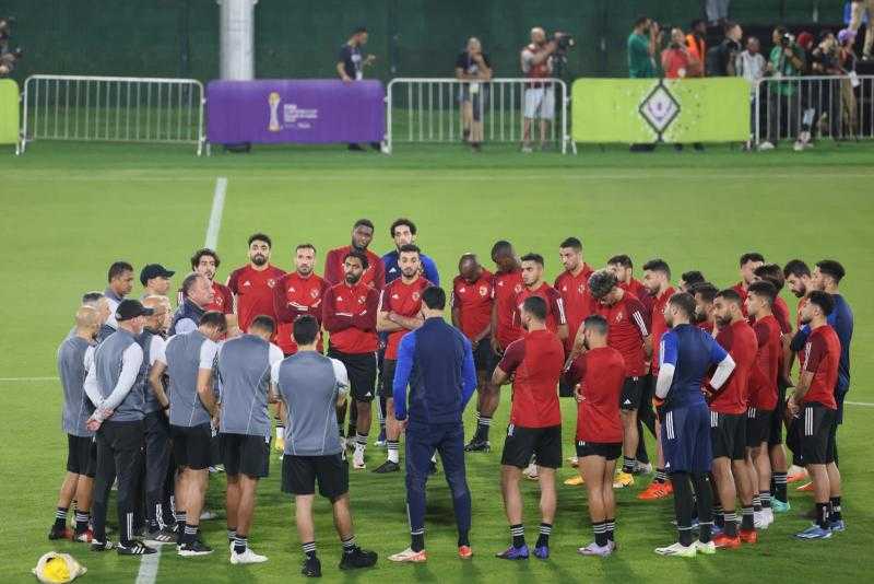 الخطيب يجتمع بلاعبي الأهلي قبل بداية المران استعدادا لـ فلومينينسي