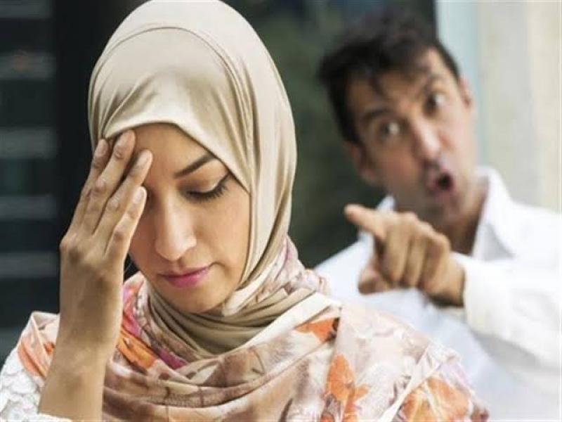 هل من حق الزوج منع زوجته من زيارة أهلها؟