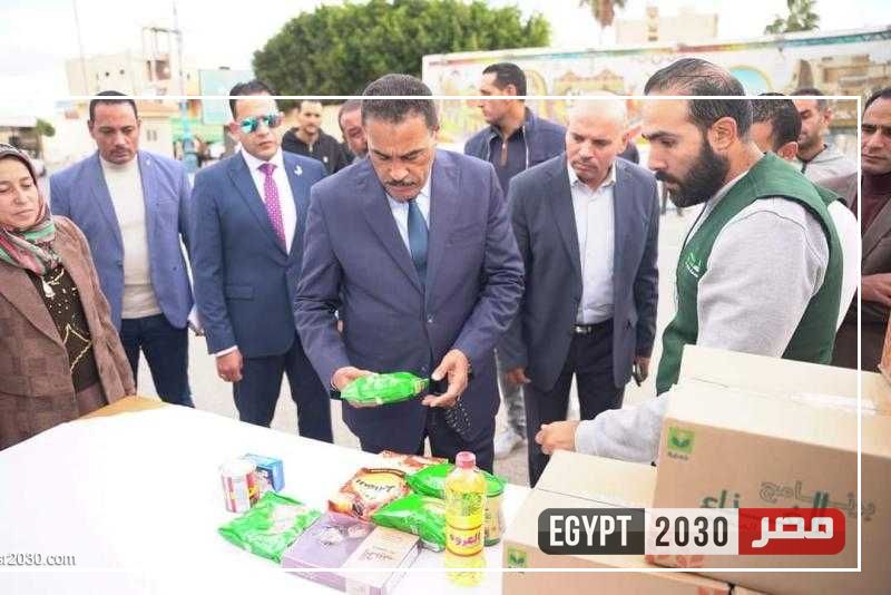 محافظ مطروح يستقبل قافلة مواد غذائية من التحالف الوطني
