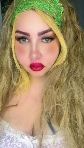 تجديد حبس إنجي حمادة لاتهامها بالتحريض على الفسق