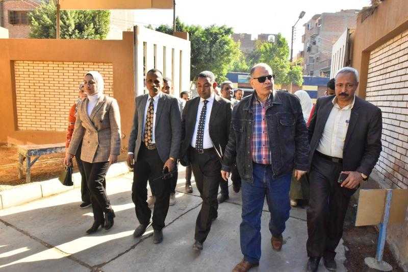 محافظ أسيوط يتفقد أعمال تطوير ورفع كفاءة محطة رفع صرف صحي البداري