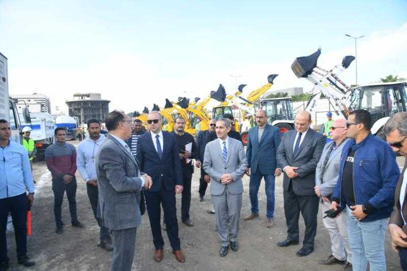 محافظ الغربية يتفقد اصطفاف معدات شركة مياه الشرب والصرف الصحي