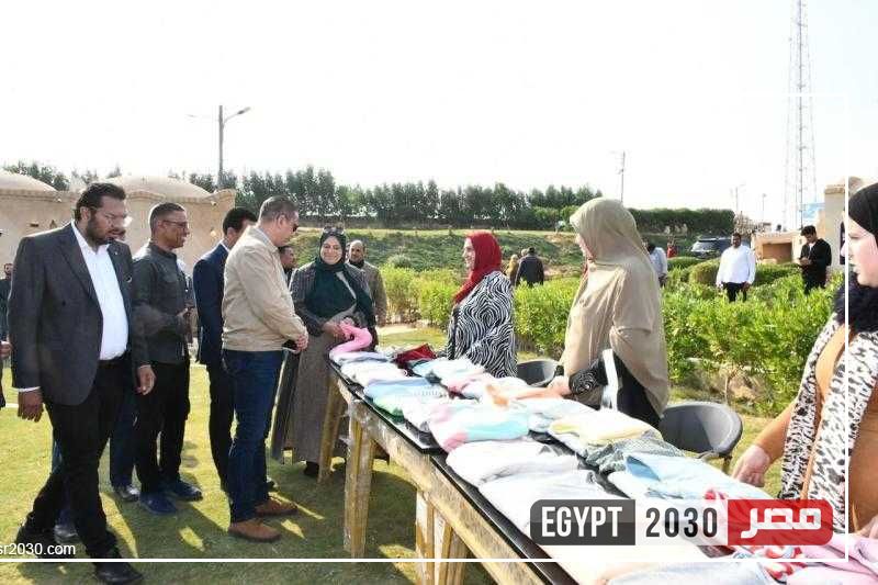 محافظ الفيوم يشهد تسليم أصول 4 وحدات إنتاجية وتوقيع عقود السيدات المستفيدات