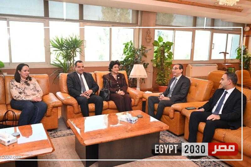 جامعة الفيوم: ندوة ”تنمية الوعي بمخاطر الهجرة غير الشرعية” بكلية الخدمة الاجتماعية