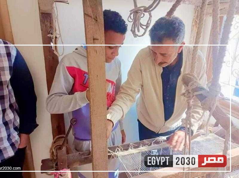 محافظ كفرالشيخ يتابع جهود مديرية الشباب في التدريب على تصنيع الكليم اليدوى بفوة