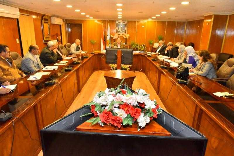محافظ أسيوط يناقش مشروعات الخطة الاستثمارية للمحافظة 2024 - 2025