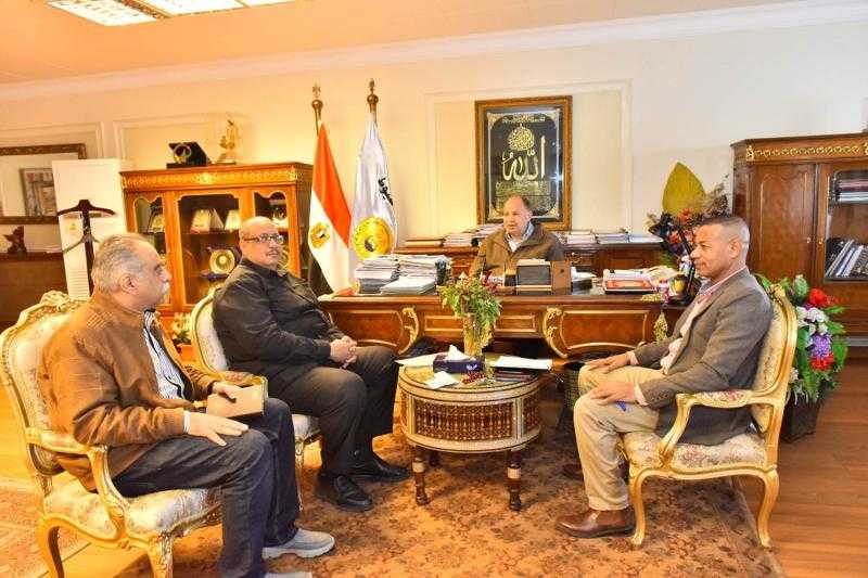 محافظ أسيوط: استمرار ضخ السلع الأساسية بالمنافذ والأسواق لتلبية احتياجات المواطنين