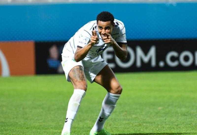 «مفاجأة» الأهلي يحصل على توقيع البرازيلي سوزا.. وهذا موعد الإعلان