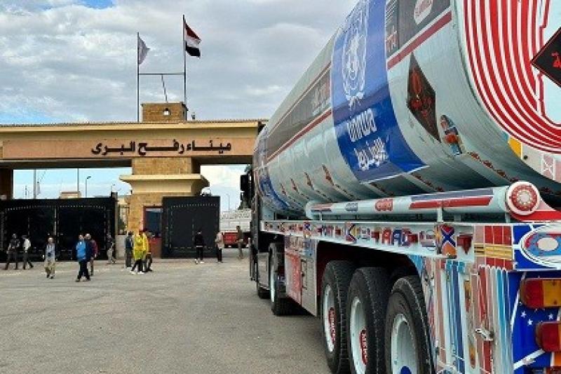 دخول 6 شاحنات وقود قطاع غزة عبر معبر رفح