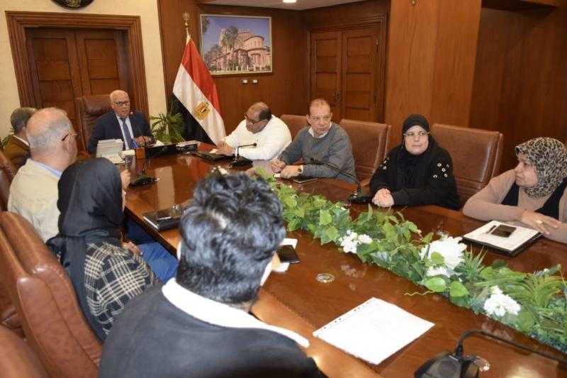 محافظ بورسعيد يناقش الاستعدادات النهائية لاستقبال أعياد النصر