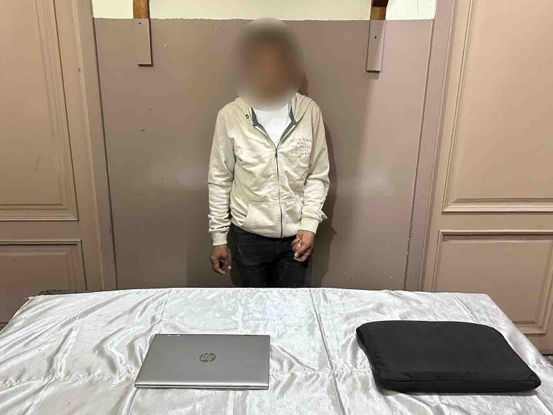 سقوط عاطل سرق لاب توب من داخل سيارة