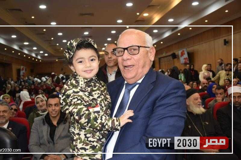 احتفالا بعيدها القومي الـ67.. محافظ بورسعيد يلتقي القيادات العسكرية والدينية والشعبية