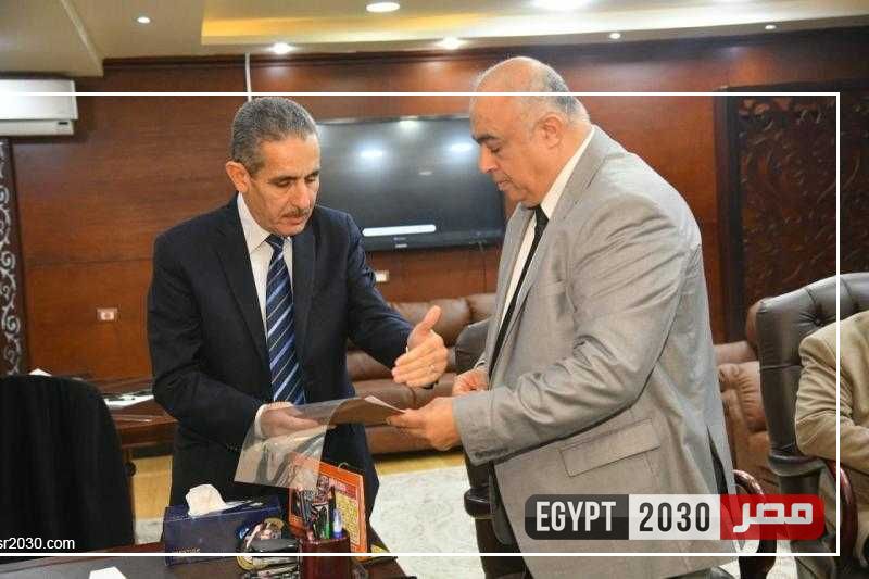 محافظ الغربية يتابع مستجدات أعمال مركز «خدمات مصر» مع وفد التخطيط والتنمية الاقتصادية