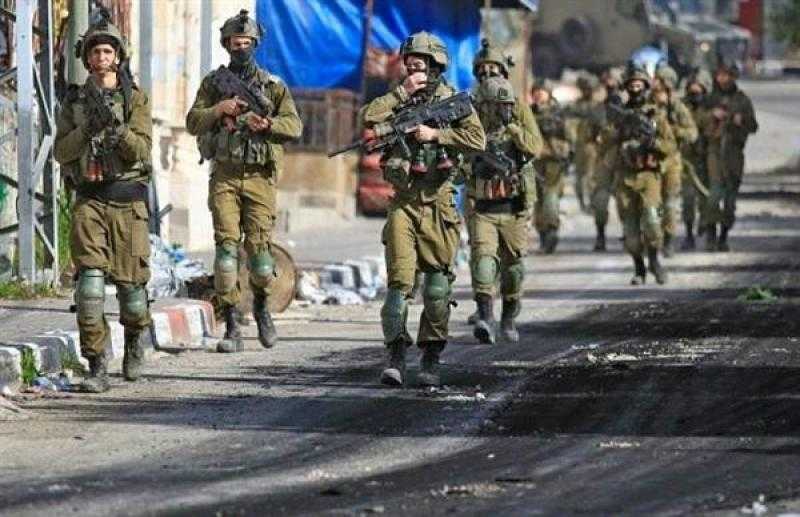 الاحتلال يقتحم قرى في محافظة جنين ويرغم مواطنين على إزالة علم فلسطين