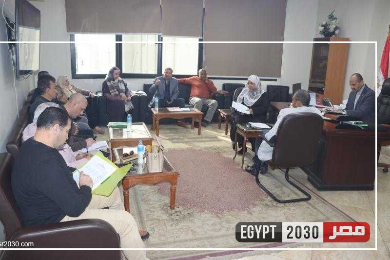 السكرتير العام المساعد ببني سويف يتابع موقف تحصيل الإيرادات المستحقة للوحدات المحلية