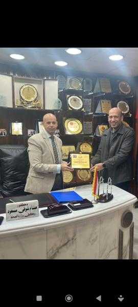 وكيل الصحة بالشرقية يكرم مدير إدارة المستشفيات بالمديرية