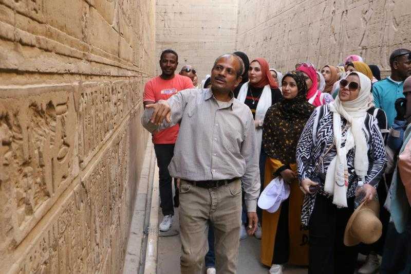 معبد إدفو يستقبل فتيات ملتقى ثقافة المرأة الحدودية بأسوان ضمن أهل مصر