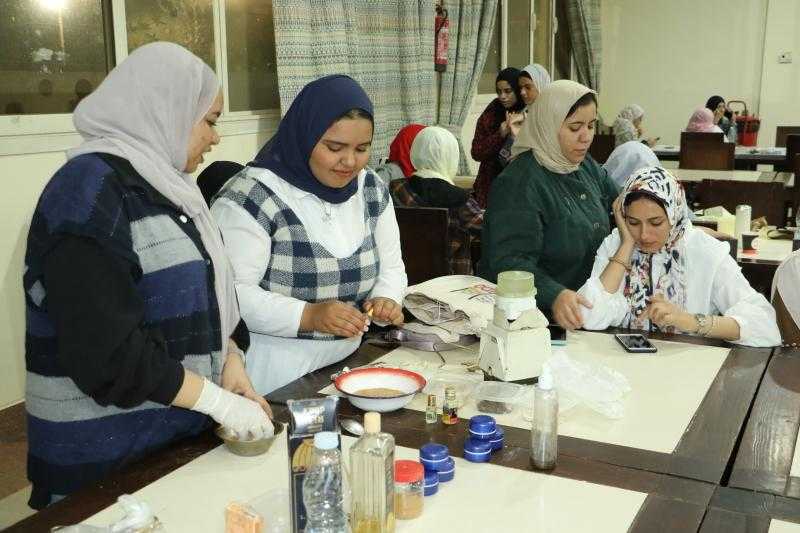 فنيات الحرف وتراث النوبة وقواعد السيناريو ضمن ورش مكثفة بملتقى أهل مصر بأسوان