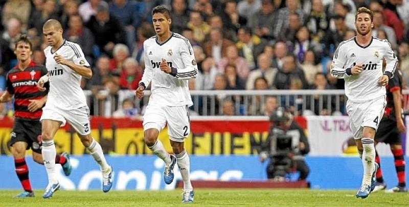 «الدفاتر القديمة» تفك أزمة دفاع ريال مدريد.. هل يمنح الرباط الصليبي«السيد النظيف» قبلة الحياة؟