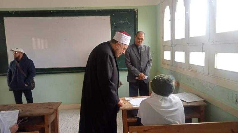 رئيس قطاع المعاهد الأزهرية يتابع امتحانات النقل من برج العرب