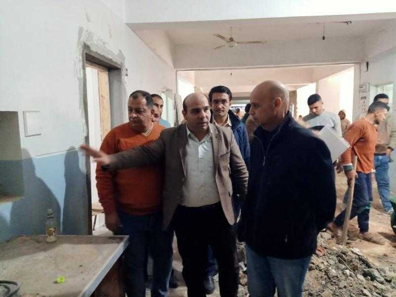 وكيل وزارة الصحة بالشرقية يتابع الخدمة الطبية وأعمال التطوير بالمركز الطبي بكفر صقر