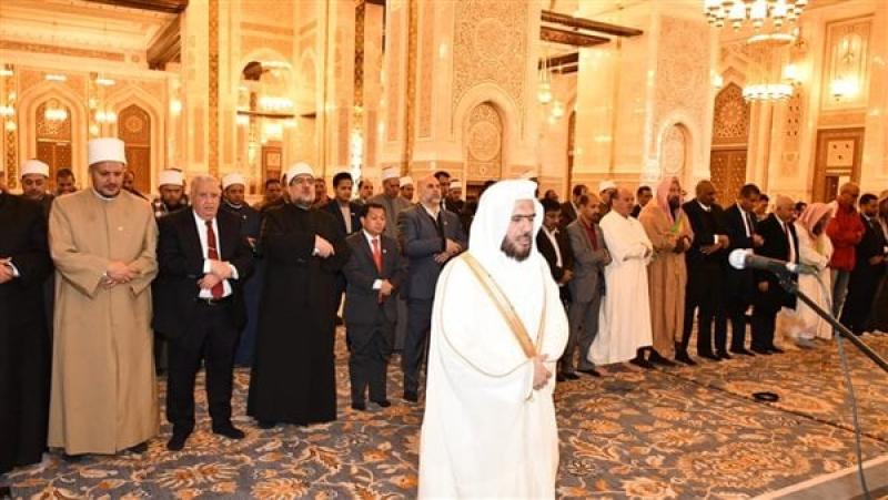 أثناء تاديه الصلاة