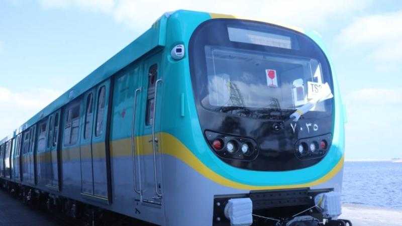 شخص يتخلص من حياته أسفل عجلات مترو فيصل