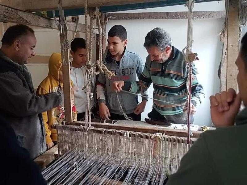 محافظ كفر الشيخ يتابع ختام فعاليات البرنامج التدريبي «علمني حرفة»