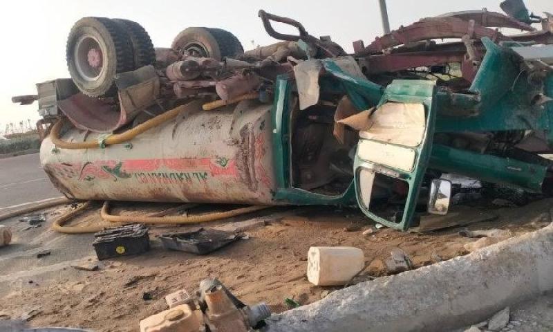 إصابة سائق ملاكي ونجلته في حادث تصادم بالطريق الصحراوي الغربي