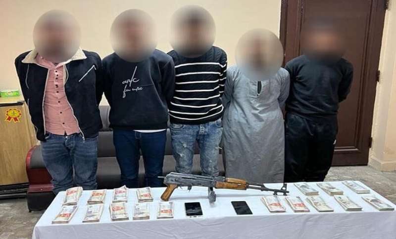 المتهمون والمضبوطات 