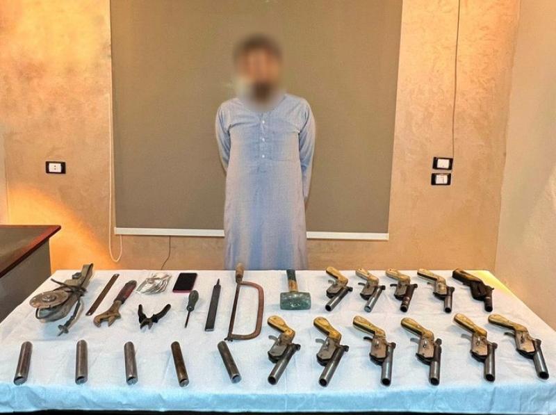 سقوط متهم يدير ورشة لتصنيع وإصلاح الأسلحة النارية بالبحيرة