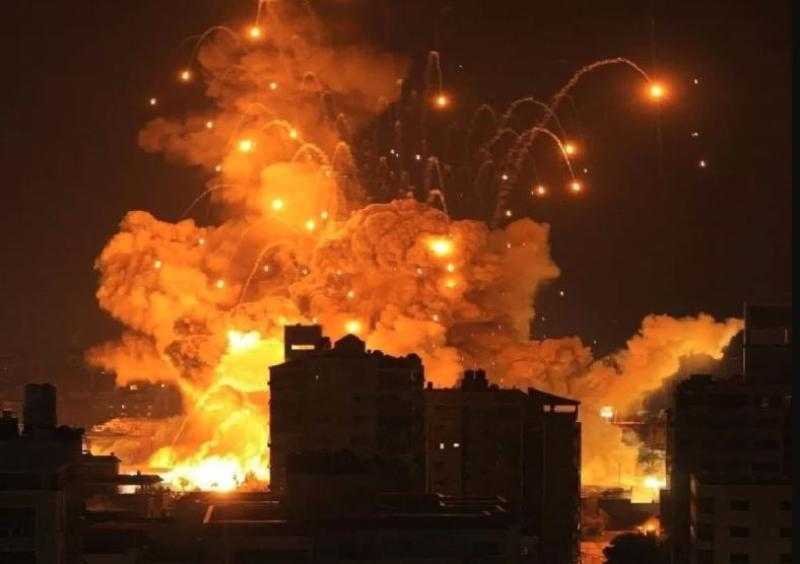 قصف إسرائيلي بالقنابل الفسفورية على مخيم البريج جنوب غزة