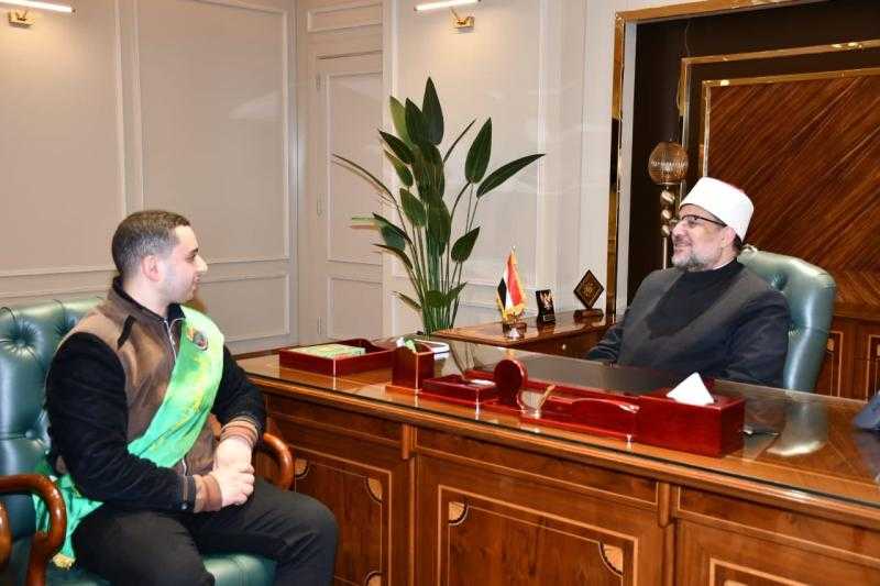 بعد حصوله على مليون جنيه.. «وزير الأوقاف» يستقبل الفائز بالمركز الأول بمسابقة القرآن