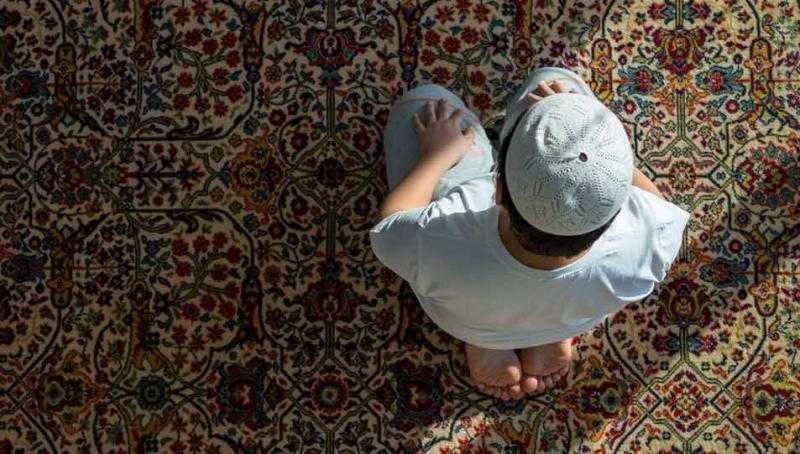 ما حكم إيقاظ النائم للصلاة؟.. الإفتاء تجيب