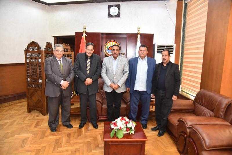 محافظ مطروح يستقبل نقيب الفلاحين