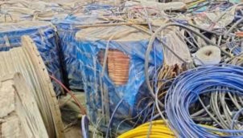 ضبط مصنعين للأسلاك يعملان بدون ترخيص ويستخدما خامات مجهولة