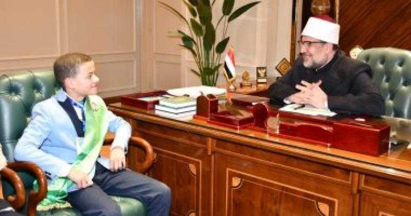 وزير الأوقاف يستقبل الفائز بالأول على فرع الناشئة بمسابقة القرآن الكريم