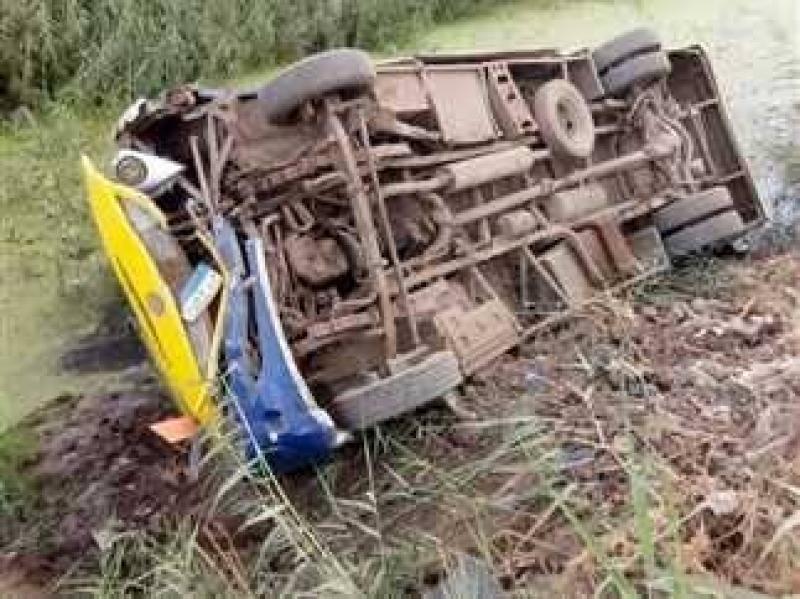 انقلاب أتوبيس يسفر عن إصابة 5 مدرسين بسوهاج