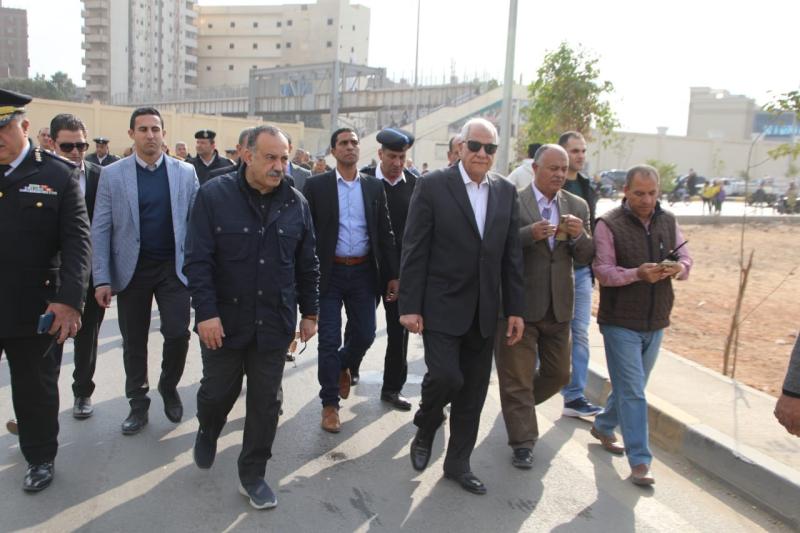 محافظ الجيزة يتفقد أعمال التطوير الجارية بمحيط السكة الحديد ببشتيل قبل افتتاحها