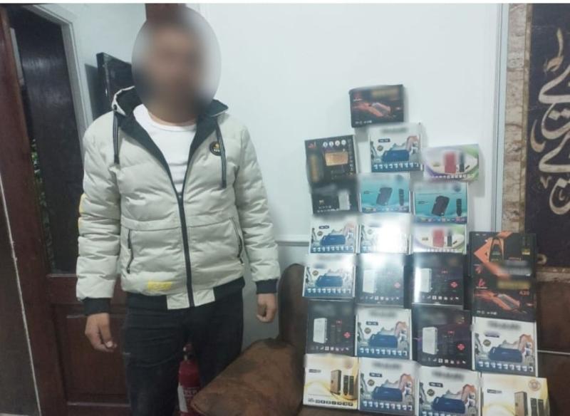 ضبط المتهم ببيع أجهزة ”ريسيفر” لفك شفرات القنوات الفضائية