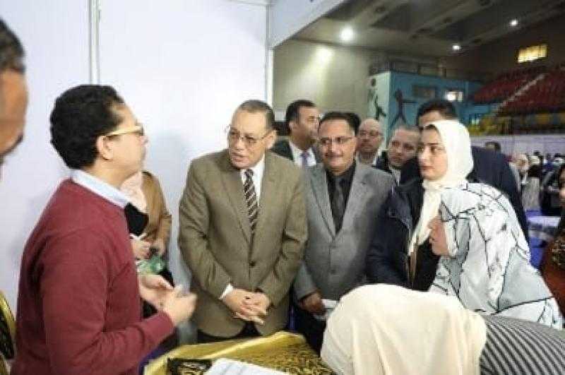افتتاح فعاليات الملتقى التوظيفي الخاص ببرنامج فرصة للتمكين الاقتصادي بالزقازيق