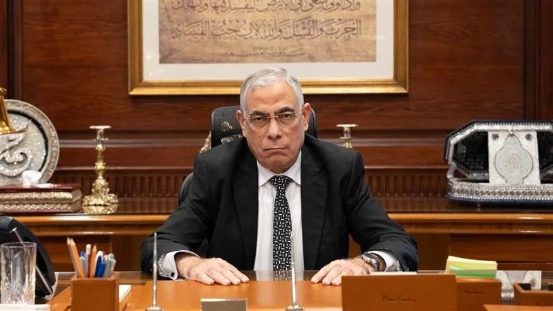 النائب العام يبحث مع أعضاء النيابة تطوير العمل وضمان حقوق المتعاملين