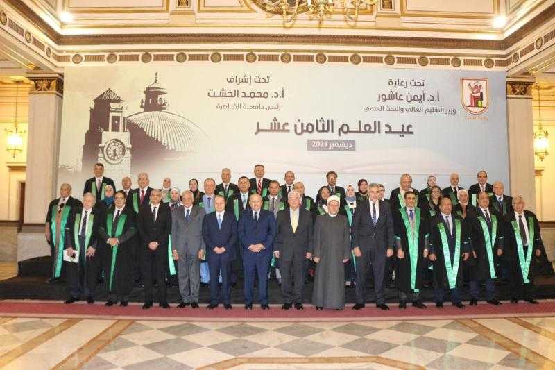 وزير التعليم العالي يكرّم مفتي الجمهورية في عيد العلم الـ 18