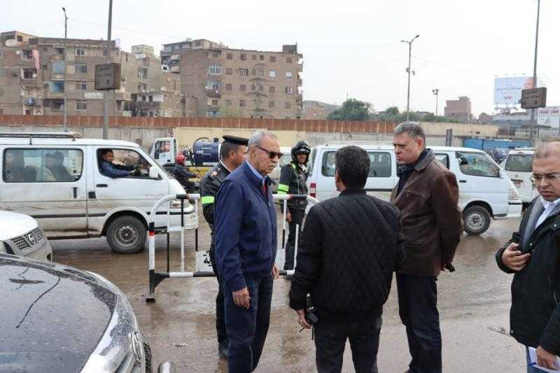 محافظ القليوبية يتفقد أعمال شفط مياه الأمطار بالطرق الرئيسية والأنفاق من الشوارع والميادين