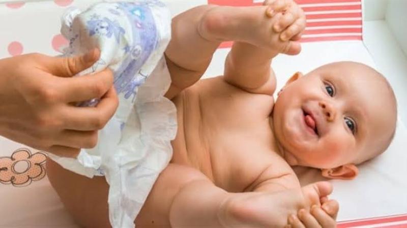 هل تنظيف عورة الطفل الصغير تنقض الوضوء؟.. المفتي يُجيب