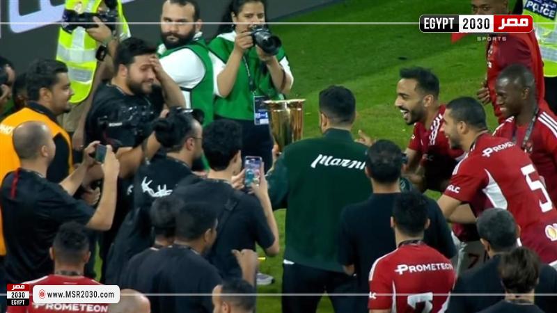 احتفال محمد حماقي بالسوبر المصري