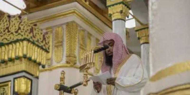 خطيب المسجد النبوي يحذر من الحسد والتعالي عن الناس.. لهذا السبب