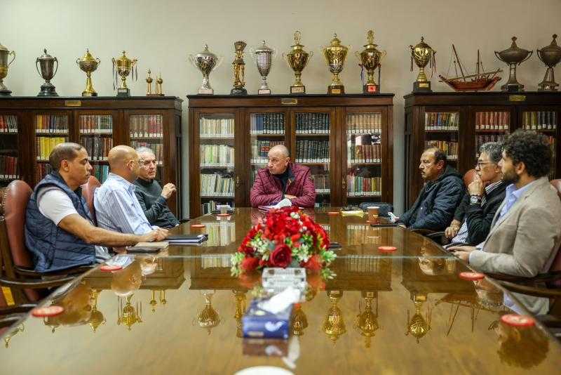 الخطيب يناقش مع كولر احتياجات الأهلي للفترة القادمة